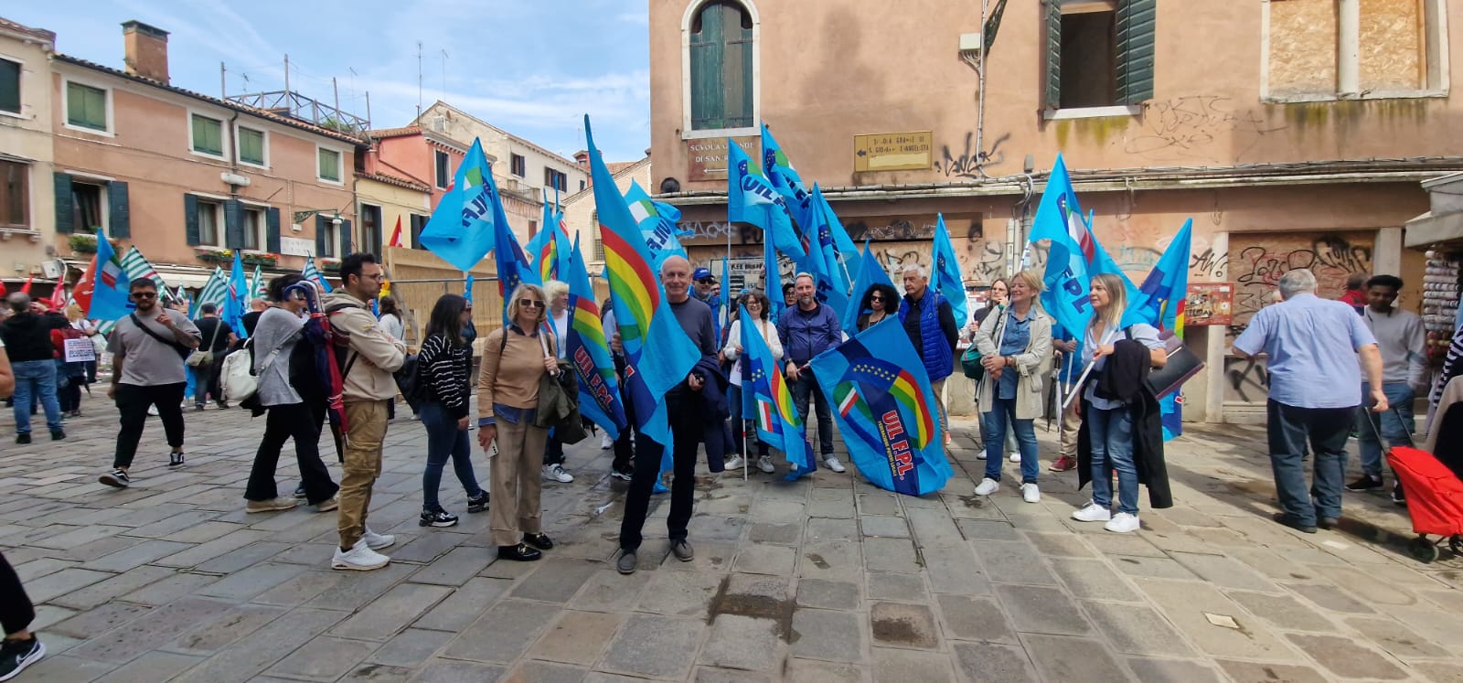 Il presidio in campo San Tomà in occasione dello sciopero della Sanità Privata